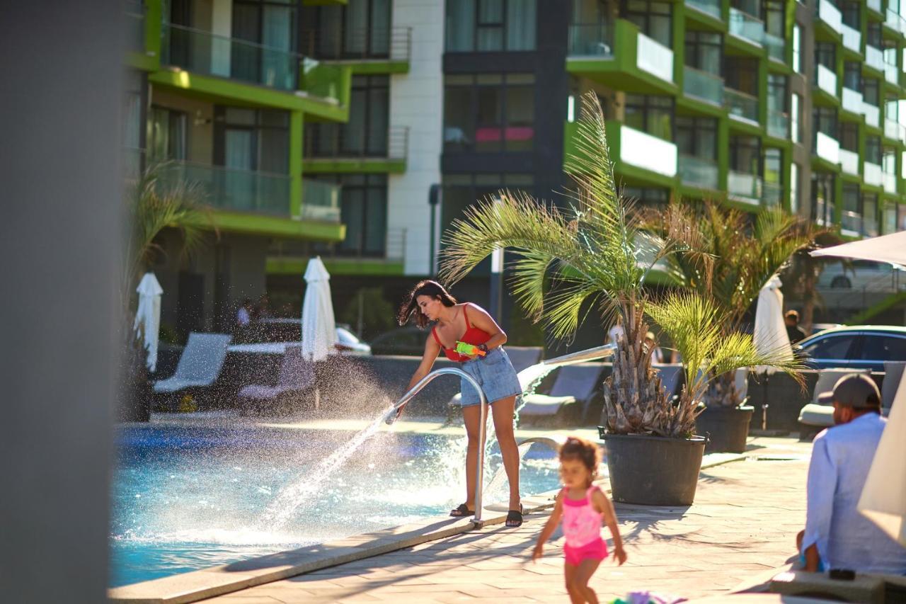 Royale Sundance Studio 7 Beach Spa & Pool Mamaia Nord Экстерьер фото
