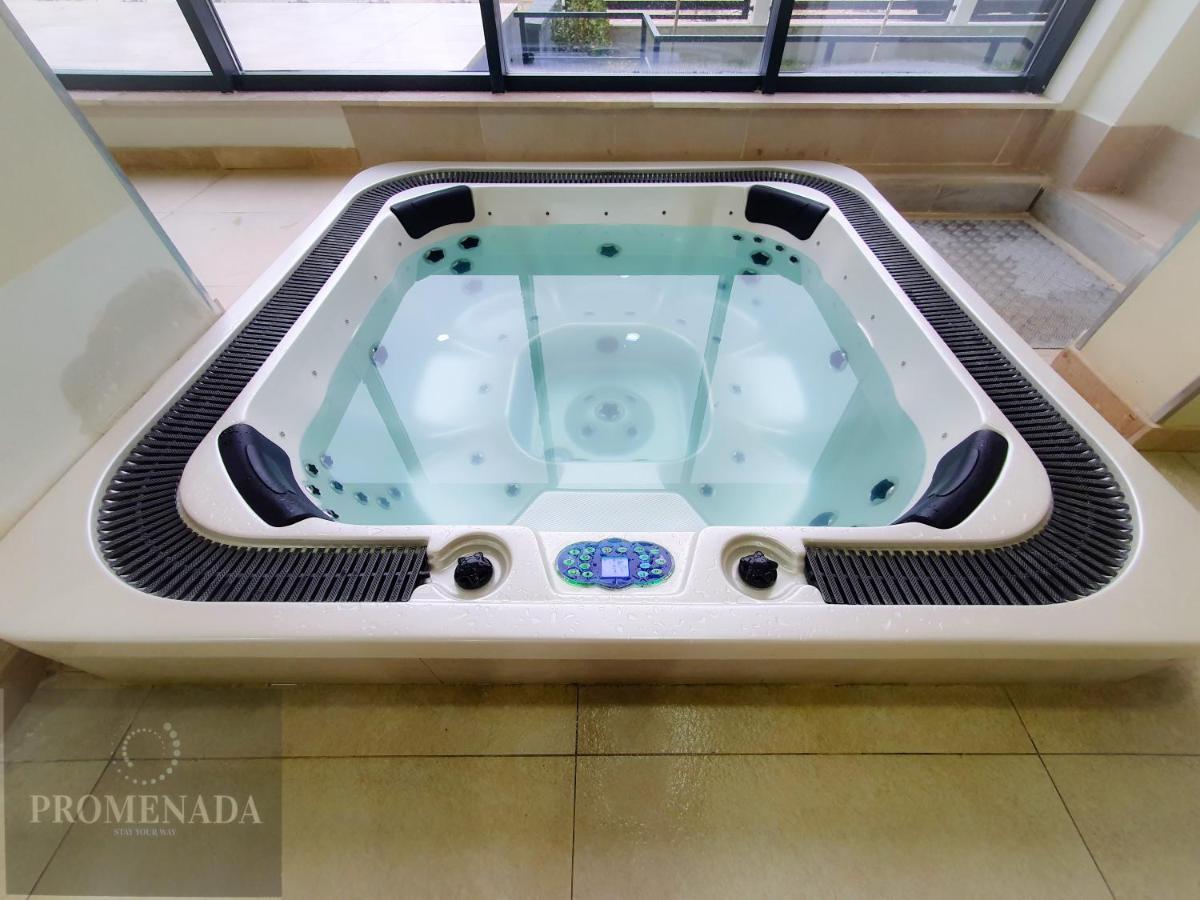 Royale Sundance Studio 7 Beach Spa & Pool Mamaia Nord Экстерьер фото